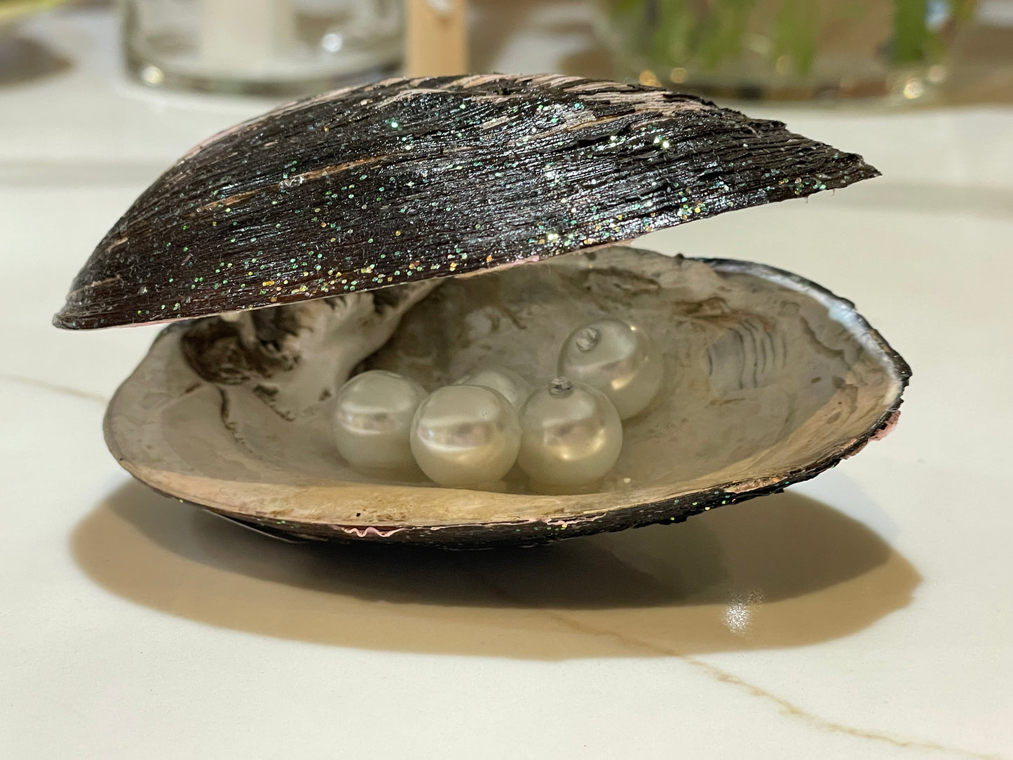 Sparkly river shell with pearls inside ✨✨