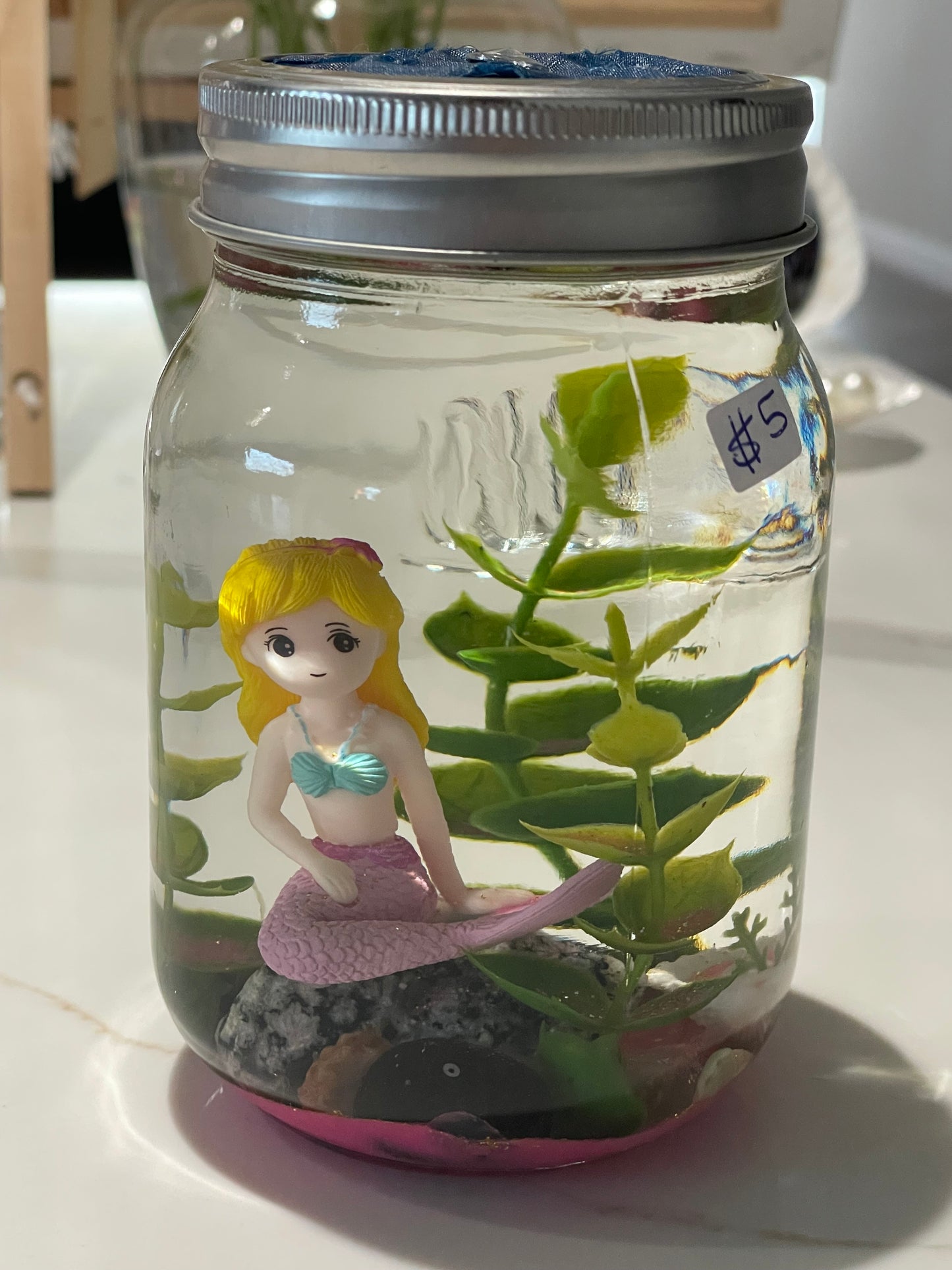 Mermaid globe 🧜🏻♀️