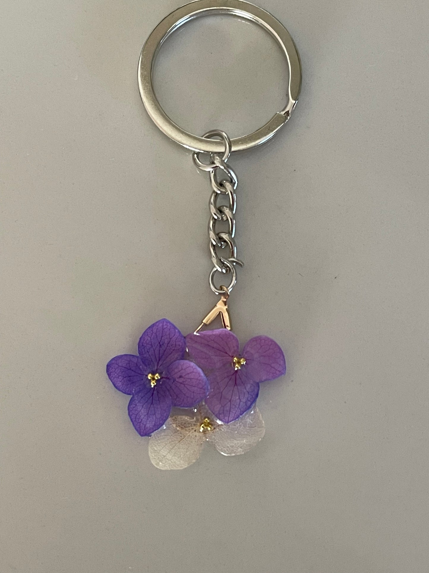 Pressed flowers in resin keychain πΈπΈπΈ