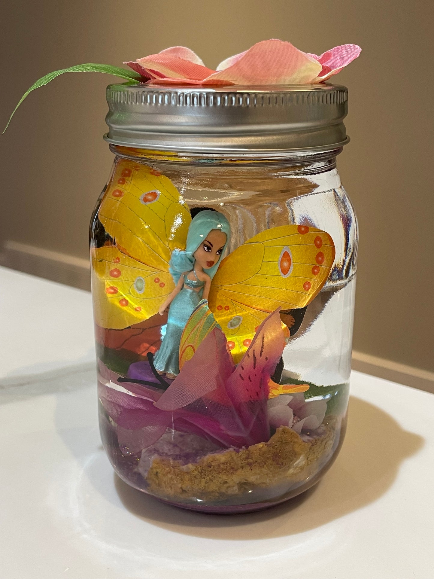 Two fairies in a jar 🧚🏻♀️💕🧚🏻♀️