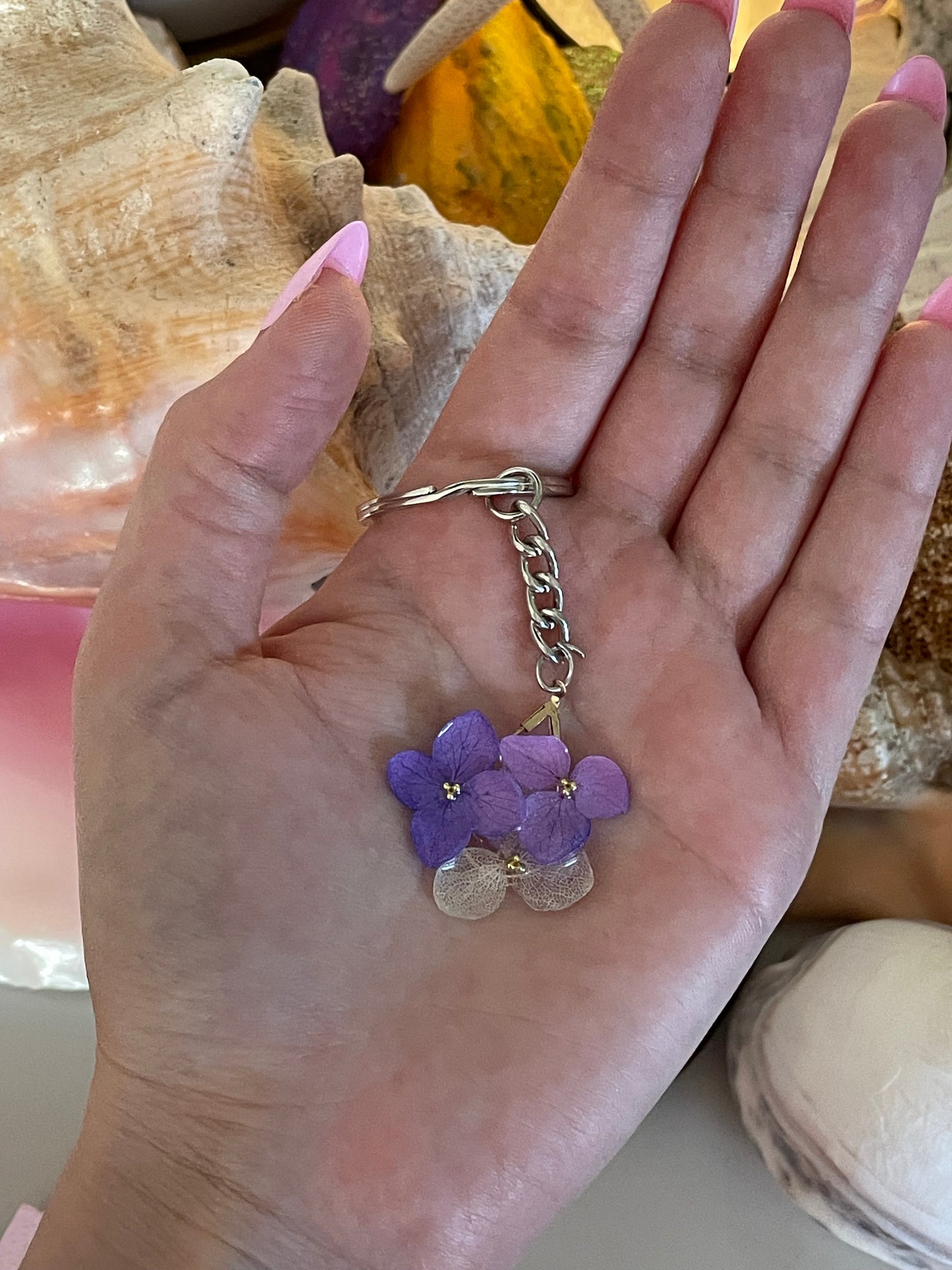 Pressed flowers in resin keychain πΈπΈπΈ