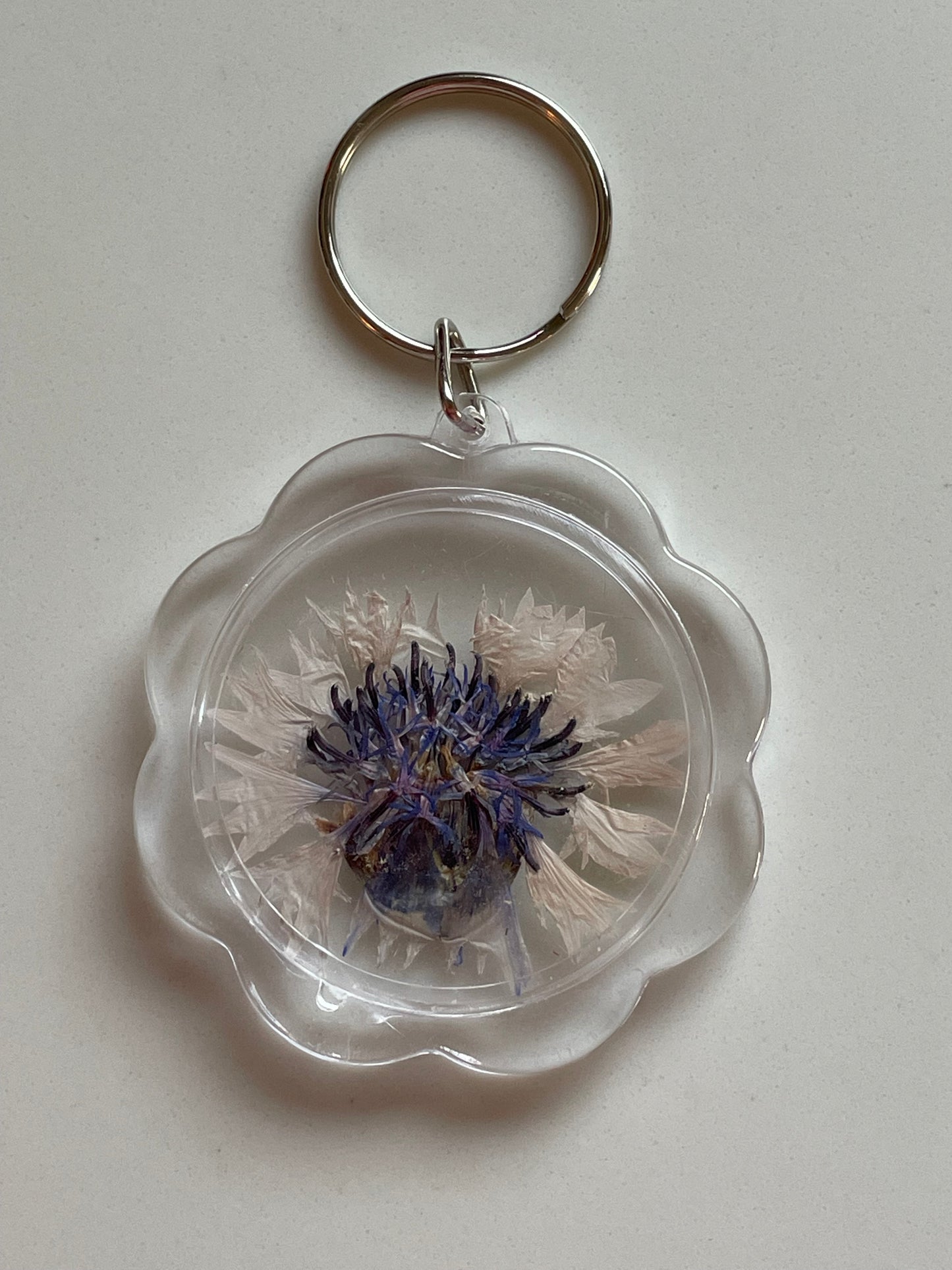 Pressed flower keychain π§π»ββοΈβ¨