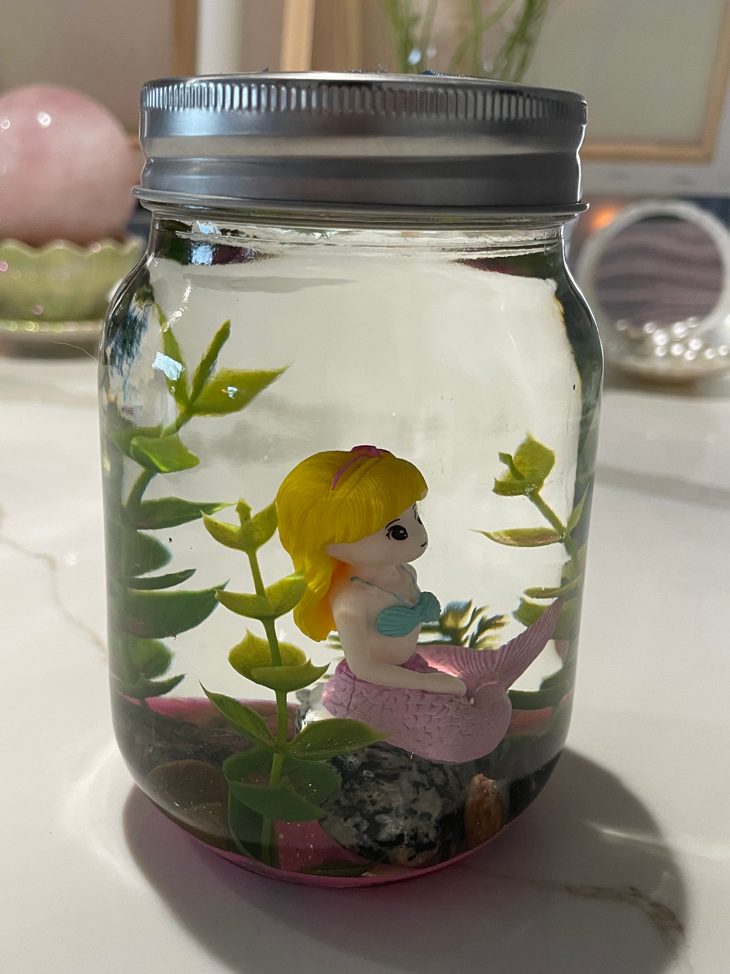 Mermaid globe 🧜🏻♀️