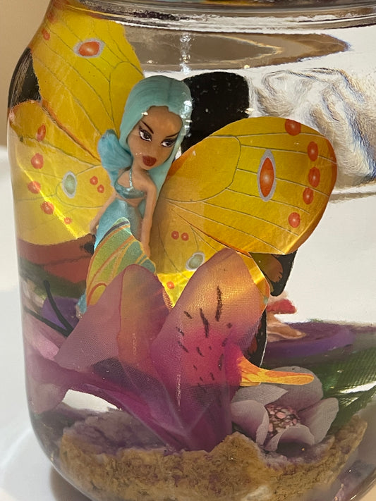 Two fairies in a jar π§π»ββοΈππ§π»ββοΈ