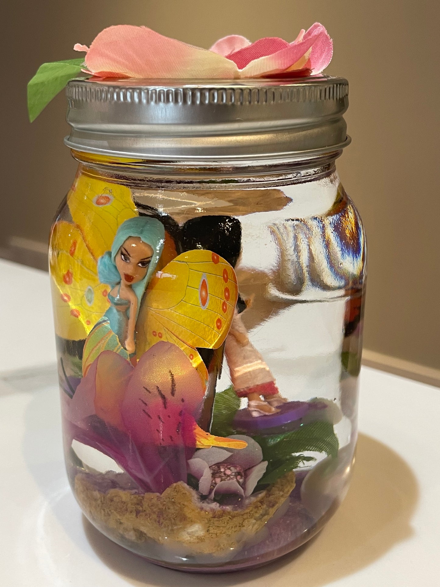 Two fairies in a jar 🧚🏻‍♀️💕🧚🏻‍♀️