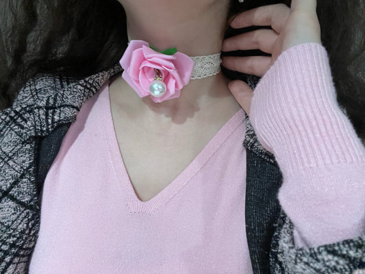 Rose and pearl choker 🌹💖