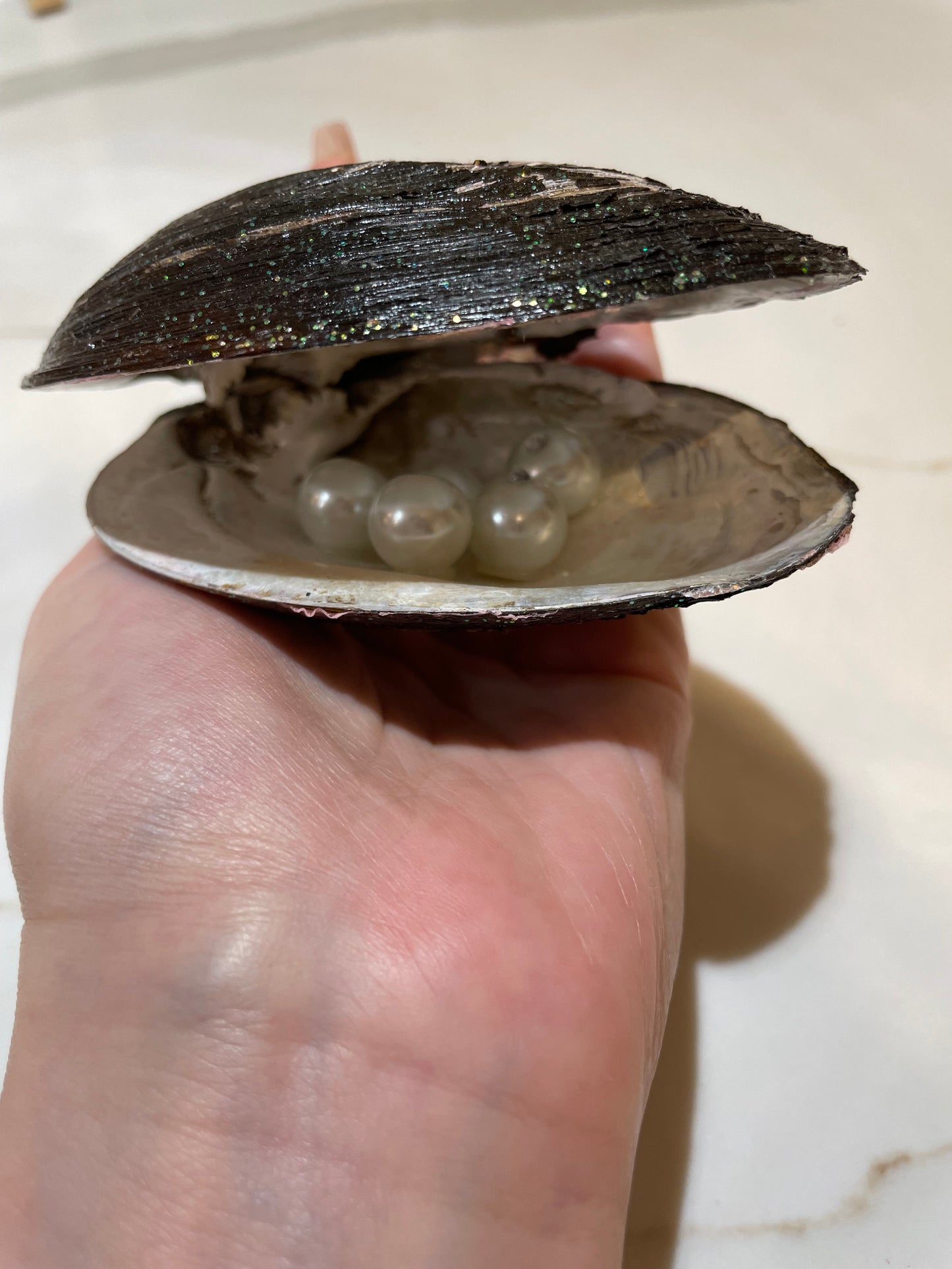 Sparkly river shell with pearls inside ✨✨
