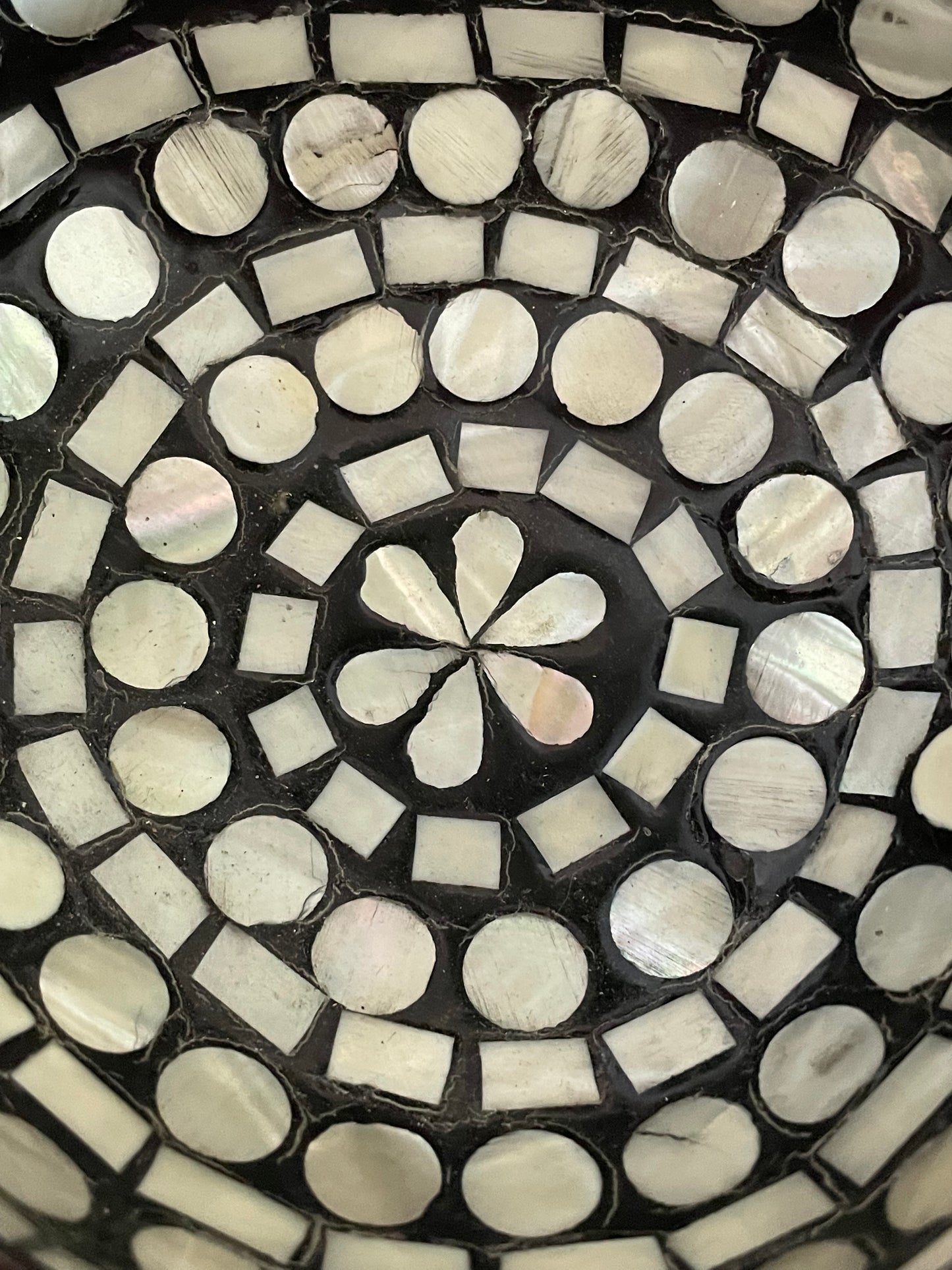 Coconut bowl with mother of pearl inlays and seashell details🥥 🧜🏻‍♀️ 🐚