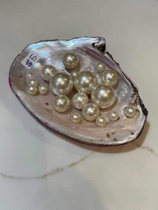 Painted river shell full of pearls ✨