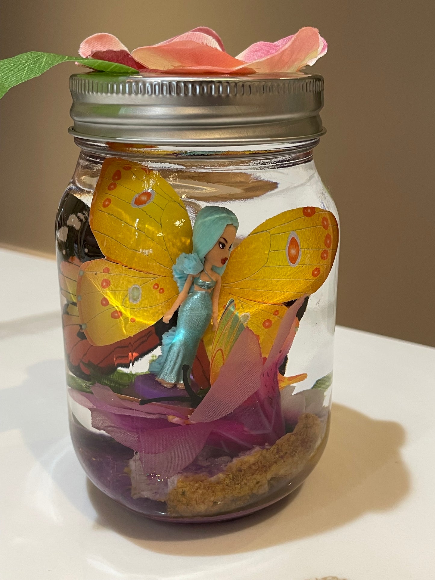 Two fairies in a jar 🧚🏻‍♀️💕🧚🏻‍♀️