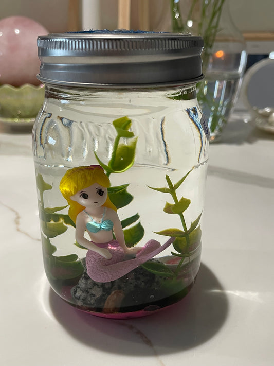 Mermaid globe 🧜🏻‍♀️